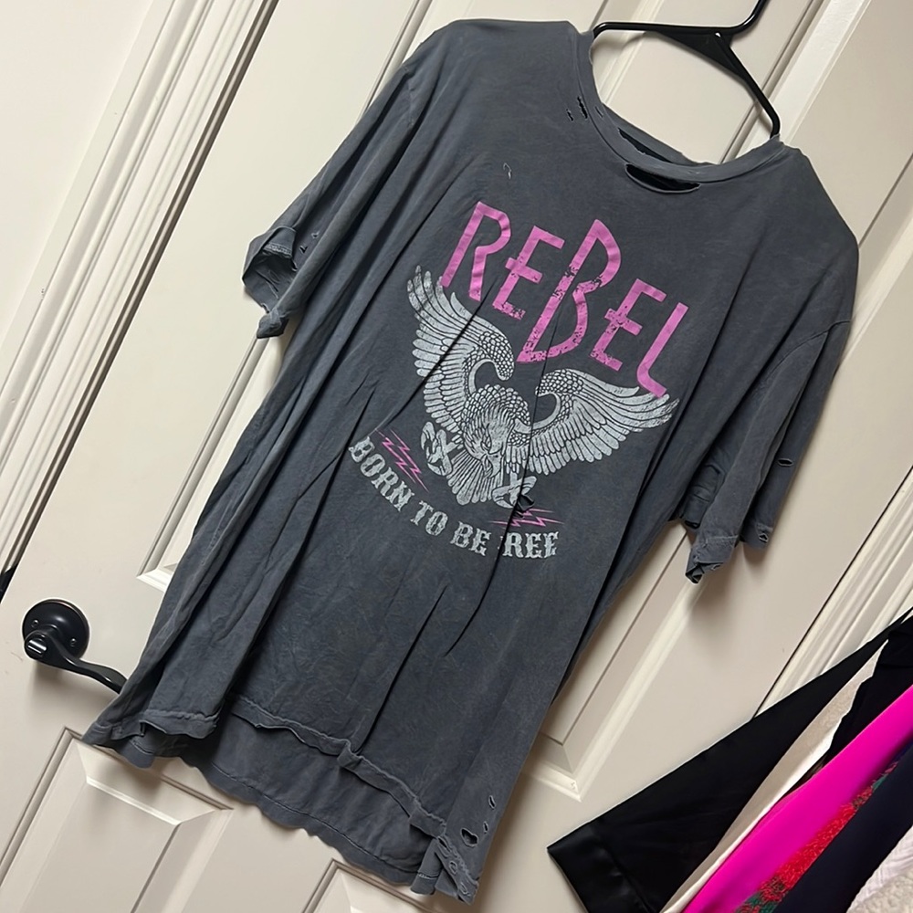 Graphic tee distressed